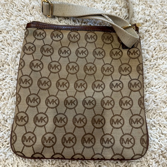 Michael Kors crossbody - Picture 3 of 3